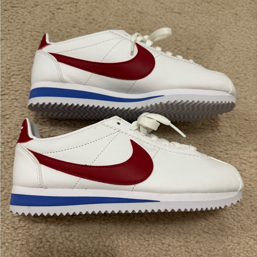 Nike White and Red Sneakers with Blue Sole - Picture 1 of 4